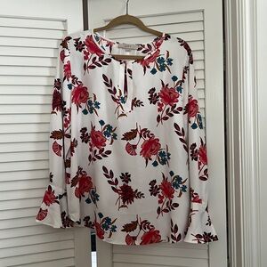 LIKE NEW! Beautiful Floral blouse!